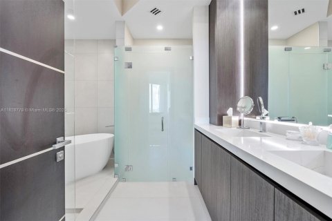 Condo in Miami, Florida, 5 bedrooms  № 1809097 - photo 22