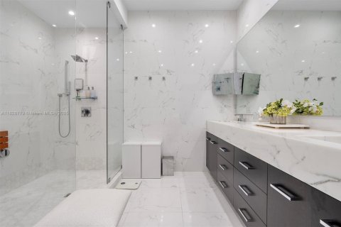Condo in Miami, Florida, 5 bedrooms  № 1809097 - photo 29