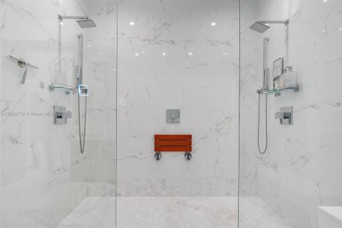 Condo in Miami, Florida, 5 bedrooms  № 1809097 - photo 30