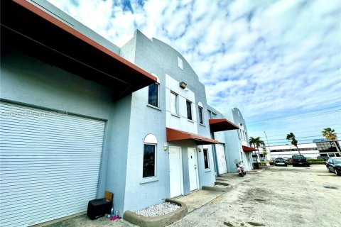 Immobilier commercial à vendre à Opa-locka, Floride № 1960626 - photo 12