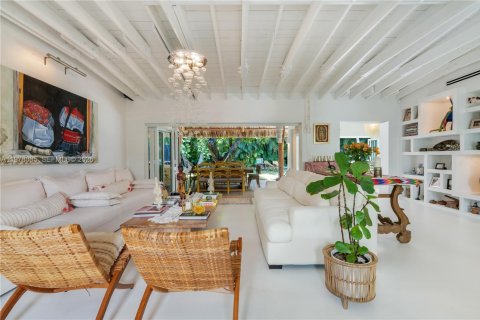 House in Key Biscayne, Florida 5 bedrooms, 297.47 sq.m. № 2042117 - photo 5