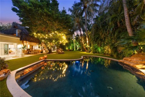 House in Key Biscayne, Florida 5 bedrooms, 297.47 sq.m. № 2042117 - photo 3