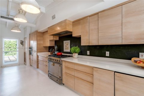 House in Key Biscayne, Florida 5 bedrooms, 297.47 sq.m. № 2042117 - photo 20