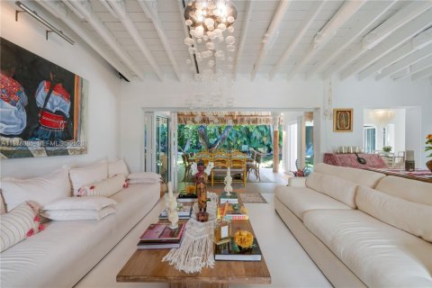 House in Key Biscayne, Florida 5 bedrooms, 297.47 sq.m. № 2042117 - photo 8