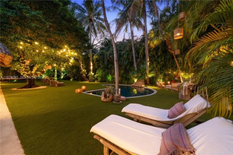 House in Key Biscayne, Florida 5 bedrooms, 297.47 sq.m. № 2042117 - photo 4