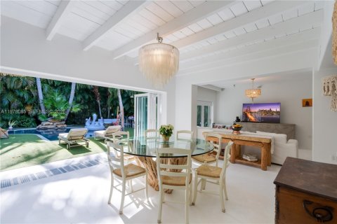 House in Key Biscayne, Florida 5 bedrooms, 297.47 sq.m. № 2042117 - photo 12
