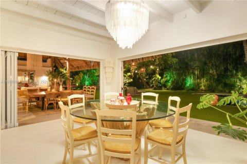 House in Key Biscayne, Florida 5 bedrooms, 297.47 sq.m. № 2042117 - photo 30