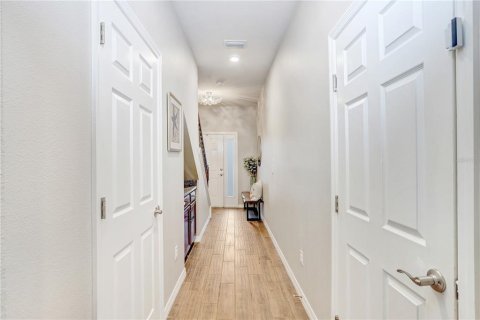 Townhouse in Tampa, Florida 3 bedrooms, 175.03 sq.m. № 1853665 - photo 4