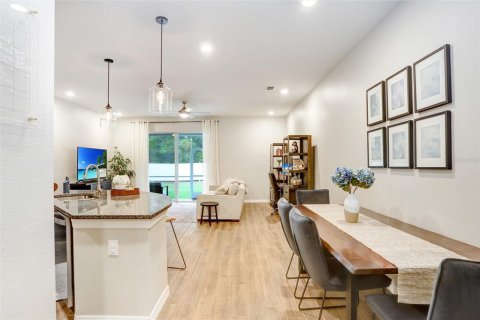 Townhouse in Tampa, Florida 3 bedrooms, 175.03 sq.m. № 1853665 - photo 6