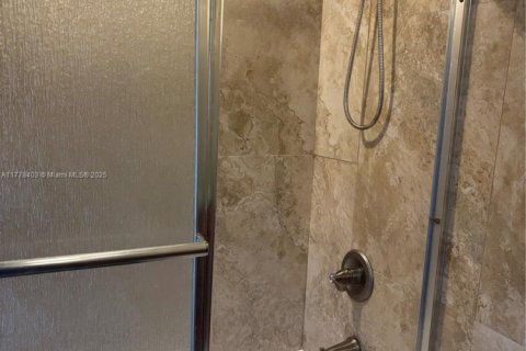Condominio en venta en Hallandale Beach, Florida, 1 dormitorio, 32.33 m2 № 1868502 - foto 9