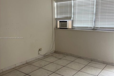 Condominio en venta en Hallandale Beach, Florida, 1 dormitorio, 32.33 m2 № 1868502 - foto 11