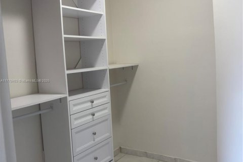 Condominio en venta en Hallandale Beach, Florida, 1 dormitorio, 32.33 m2 № 1868502 - foto 7