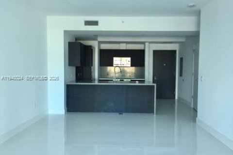 Condo in Miami, Florida, 1 bedroom  № 1997320 - photo 6