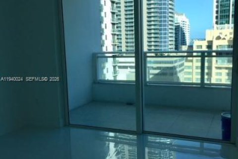 Condo in Miami, Florida, 1 bedroom  № 1997320 - photo 12