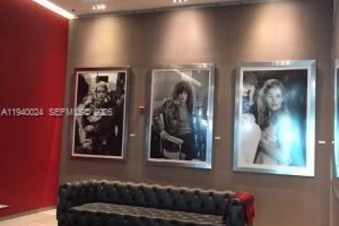 Condo in Miami, Florida, 1 bedroom  № 1997320 - photo 2