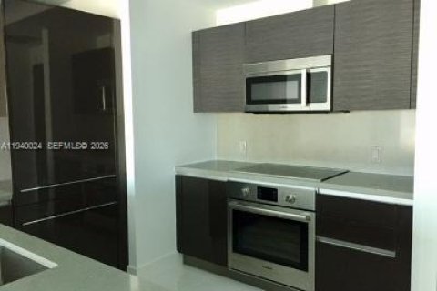 Condo in Miami, Florida, 1 bedroom  № 1997320 - photo 5