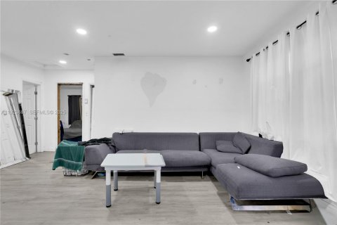 Casa en venta en Miami, Florida, 2 dormitorios, 83.24 m2 № 1983513 - foto 10