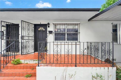 Casa en venta en Miami, Florida, 2 dormitorios, 83.24 m2 № 1983513 - foto 3