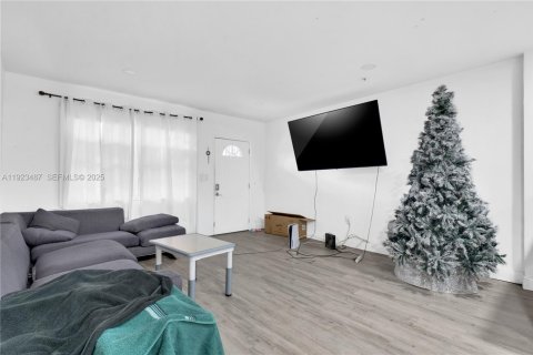 Casa en venta en Miami, Florida, 2 dormitorios, 83.24 m2 № 1983513 - foto 8