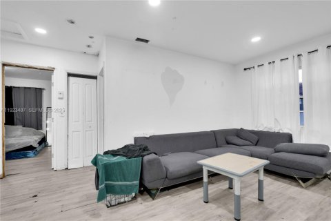 Casa en venta en Miami, Florida, 2 dormitorios, 83.24 m2 № 1983513 - foto 11