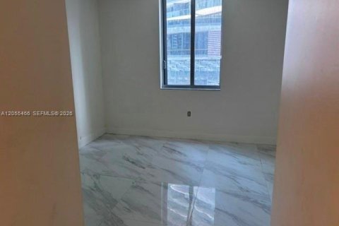 Condo in Miami, Florida, 2 bedrooms  № 2180940 - photo 15