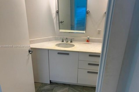 Condo in Miami, Florida, 2 bedrooms  № 2180940 - photo 14