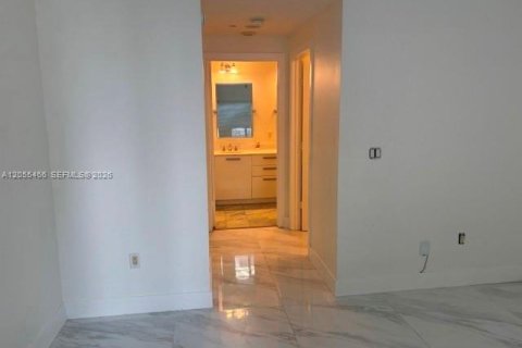 Condo in Miami, Florida, 2 bedrooms  № 2180940 - photo 16