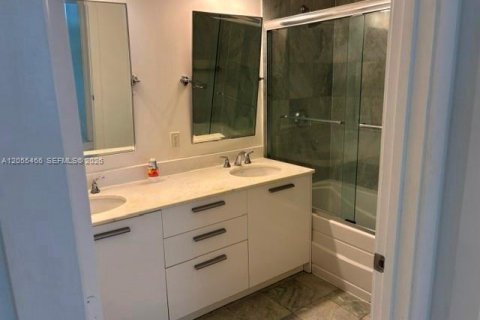 Condo in Miami, Florida, 2 bedrooms  № 2180940 - photo 13
