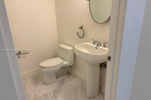 Condo in Miami, Florida, 2 bedrooms  № 2180940 - photo 4
