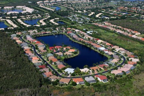 Villa ou maison à vendre à Fort Myers, Floride: 4 chambres, 228.45 m2 № 2416973 - photo 4