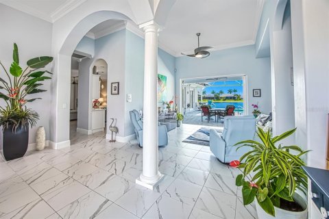 Villa ou maison à vendre à Fort Myers, Floride: 4 chambres, 228.45 m2 № 2416973 - photo 8