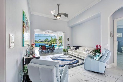 Villa ou maison à vendre à Fort Myers, Floride: 4 chambres, 228.45 m2 № 2416973 - photo 9