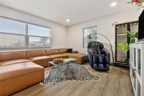 Villa ou maison à vendre à Tampa, Floride: 3 chambres, 118.73 m2 № 2390909 - photo 6
