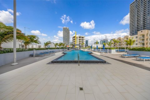 Condo in Miami, Florida, 1 bedroom  № 2026137 - photo 29