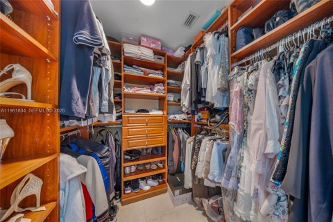 Condo in Miami, Florida, 1 bedroom  № 2026137 - photo 17