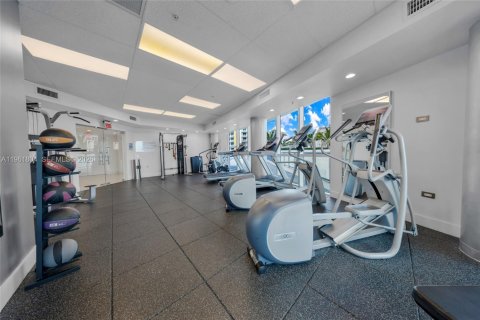 Condo in Miami, Florida, 1 bedroom  № 2026137 - photo 26