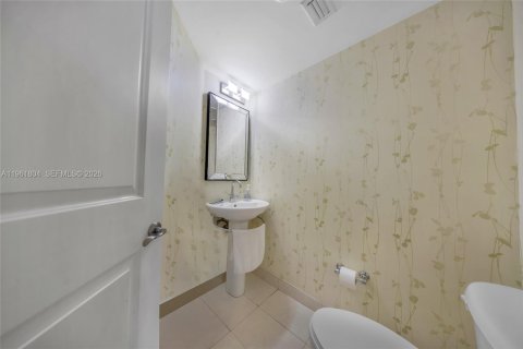 Condo in Miami, Florida, 1 bedroom  № 2026137 - photo 20