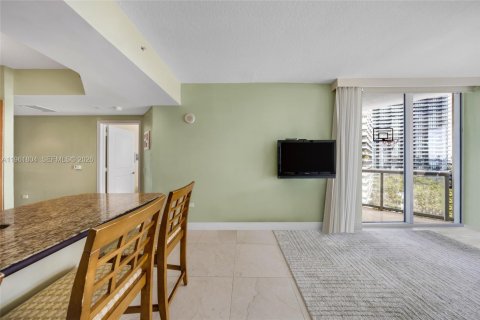Condo in Miami, Florida, 1 bedroom  № 2026137 - photo 14