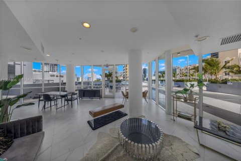 Condo in Miami, Florida, 1 bedroom  № 2026137 - photo 27