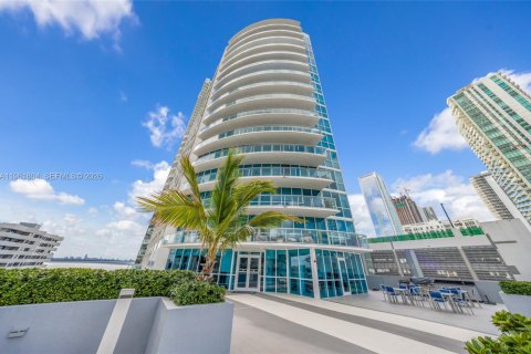 Condo in Miami, Florida, 1 bedroom № 2026137