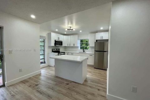 Copropriété à louer à Miami, Floride: 1 chambre, 66.43 m2 № 2050244 - photo 4