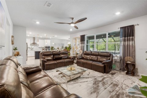 Casa en venta en Land O' Lakes, Florida, 5 dormitorios, 317.35 m2 № 1835519 - foto 19