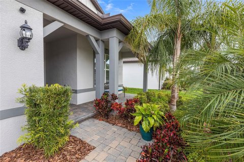 Casa en venta en Land O' Lakes, Florida, 5 dormitorios, 317.35 m2 № 1835519 - foto 3