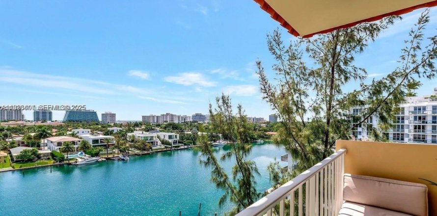 Condo in Bay Harbor Islands, Florida, 2 bedrooms № 1994383