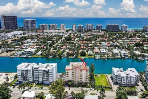 Condo in Bay Harbor Islands, Florida, 2 bedrooms № 1994383 - photo 16