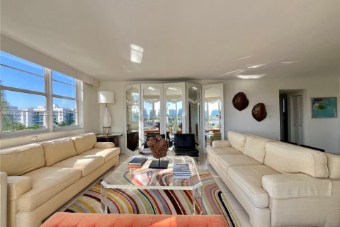 Condo in Bay Harbor Islands, Florida, 2 bedrooms № 1994383 - photo 6