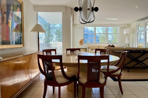 Condo in Bay Harbor Islands, Florida, 2 bedrooms № 1994383 - photo 5