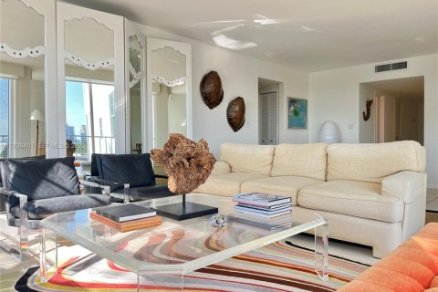 Condo in Bay Harbor Islands, Florida, 2 bedrooms № 1994383 - photo 7