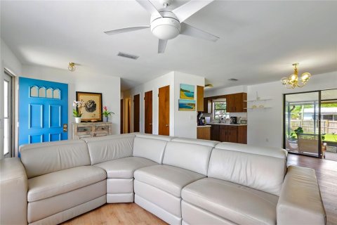 House in New Smyrna Beach, Florida 3 bedrooms, 119.57 sq.m. № 1682986 - photo 20