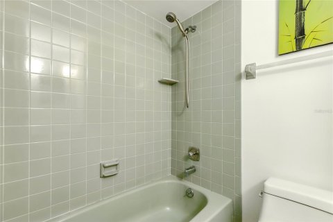 House in New Smyrna Beach, Florida 3 bedrooms, 119.57 sq.m. № 1682986 - photo 30